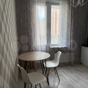 Сдается 1-комнатная квартира, 38 м²
