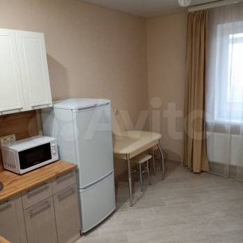 Сдается 1-комнатная квартира, 39 м²