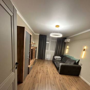 Сдается 1-комнатная квартира, 42 м²