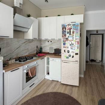 Продается 1-комнатная квартира, 42 м²