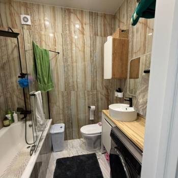 Продается 1-комнатная квартира, 42 м²