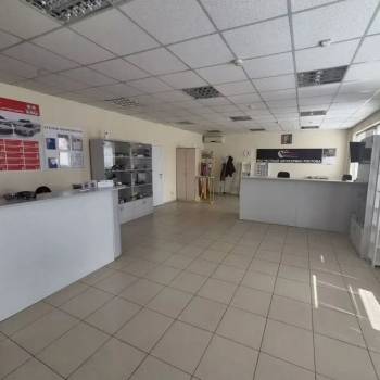 Сдается Нежилое помещение, 700 м²