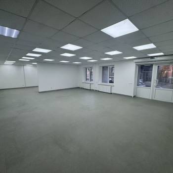 Сдается Нежилое помещение, 180,7 м²