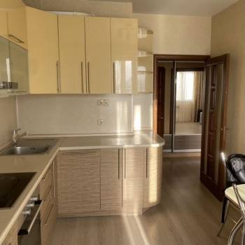 Сдается 1-комнатная квартира, 40 м²