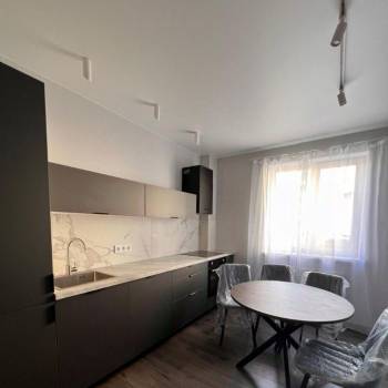 Сдается 2-х комнатная квартира, 78 м²