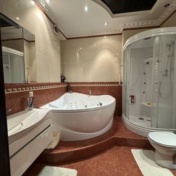 Продается Многокомнатная квартира, 157 м²