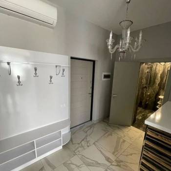 Сдается 1-комнатная квартира, 60 м²