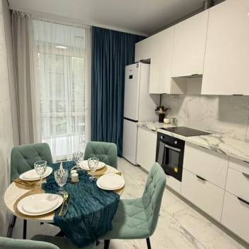 Продается 1-комнатная квартира, 42 м²