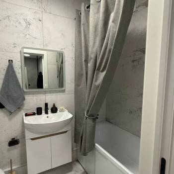 Продается 1-комнатная квартира, 42 м²