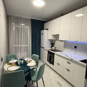 Продается 1-комнатная квартира, 42 м²