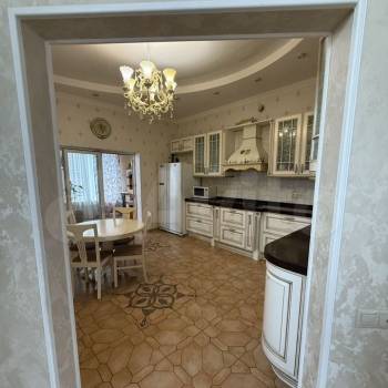 Продается Дом, 180 м²