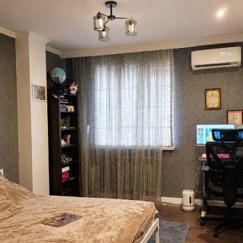 Продается 1-комнатная квартира, 82 м²