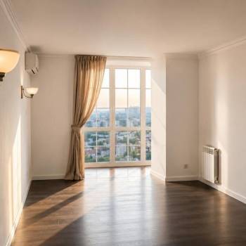 Продается 1-комнатная квартира, 82 м²