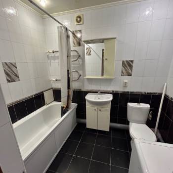 Сдается 1-комнатная квартира, 49,8 м²