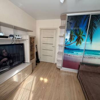 Продается 1-комнатная квартира, 32 м²