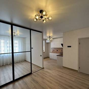 Продается 1-комнатная квартира, 42 м²