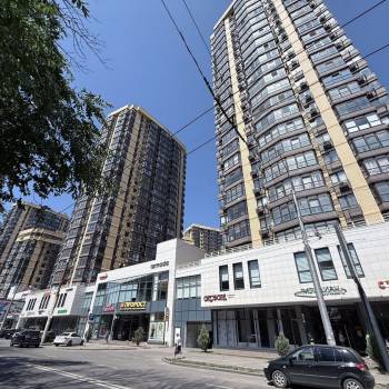 Продается 1-комнатная квартира, 42 м²