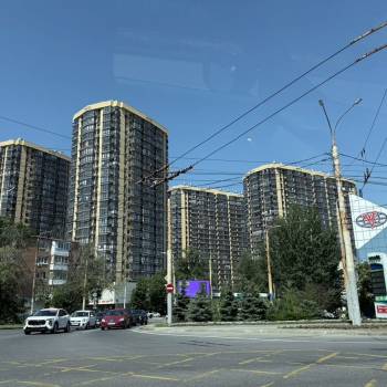 Продается 1-комнатная квартира, 42 м²