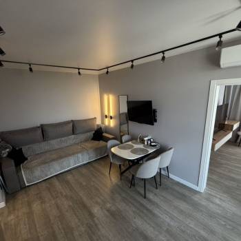 Продается 1-комнатная квартира, 55 м²