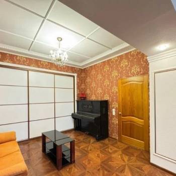 Сдается 2-х комнатная квартира, 83 м²