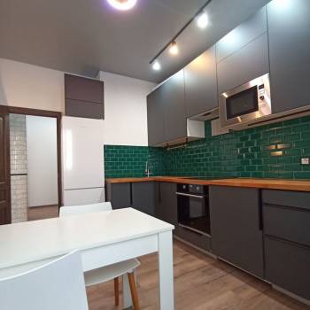 Сдается 2-х комнатная квартира, 81 м²
