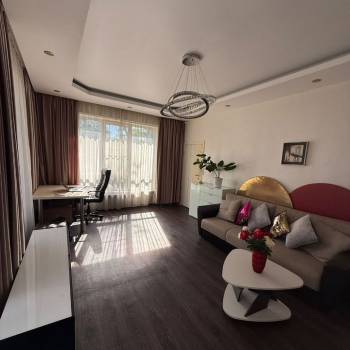 Сдается 1-комнатная квартира, 55 м²