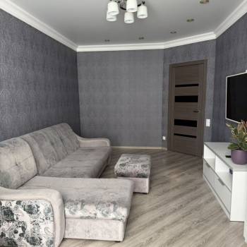 Продается 1-комнатная квартира, 42 м²