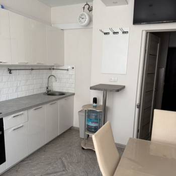 Продается 1-комнатная квартира, 35 м²