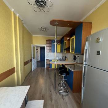 Сдается 2-х комнатная квартира, 80 м²