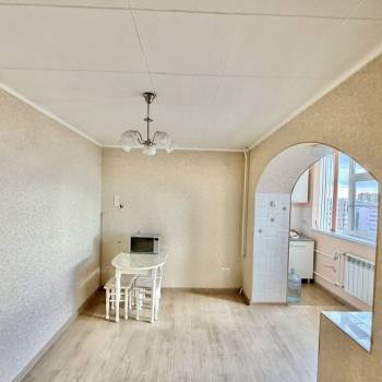 Продается 1-комнатная квартира, 42 м²