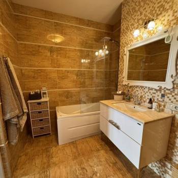Продается 2-х комнатная квартира, 70 м²