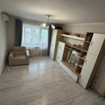 Сдается 1-комнатная квартира, 42 м²