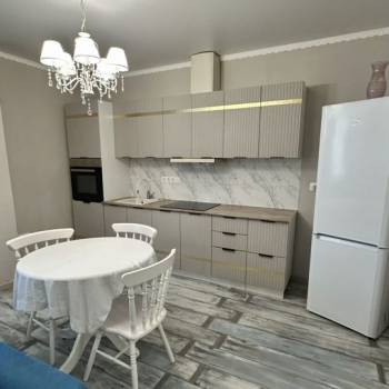 Сдается 2-х комнатная квартира, 77 м²