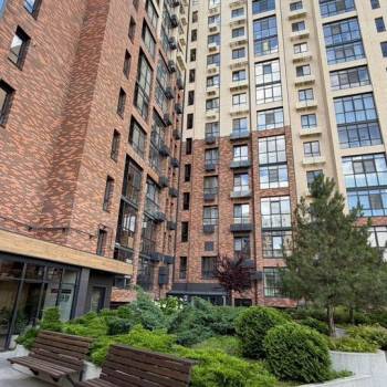 Продается 1-комнатная квартира, 53 м²