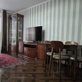 Продается 1-комнатная квартира, 60 м²
