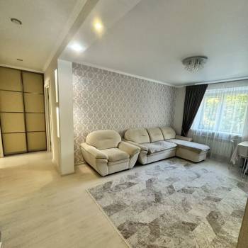 Продается 1-комнатная квартира, 63 м²