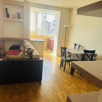 Продается 1-комнатная квартира, 50 м²