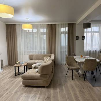 Продается 2-х комнатная квартира, 98 м²