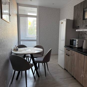 Сдается 1-комнатная квартира, 43 м²