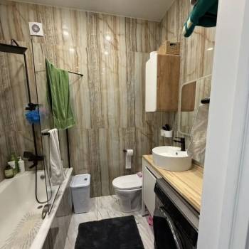 Продается 1-комнатная квартира, 42 м²