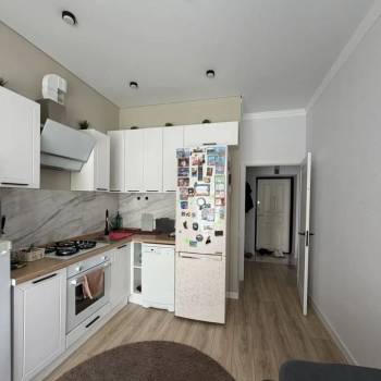 Продается 1-комнатная квартира, 42 м²