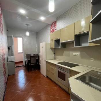 Сдается 1-комнатная квартира, 49 м²
