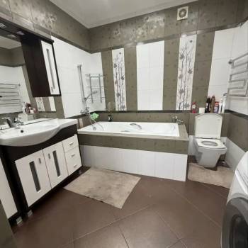 Сдается 2-х комнатная квартира, 64 м²