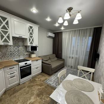Сдается 1-комнатная квартира, 51 м²