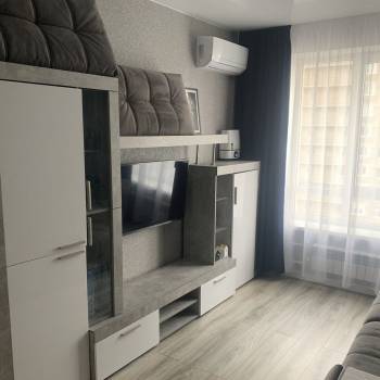 Продается 1-комнатная квартира, 37 м²