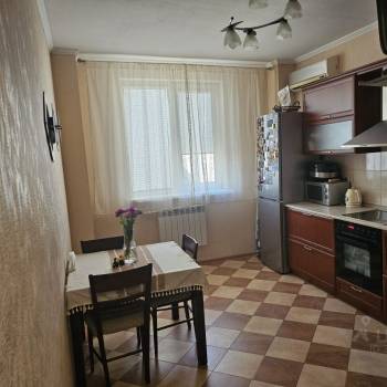 Продается 1-комнатная квартира, 63,3 м²