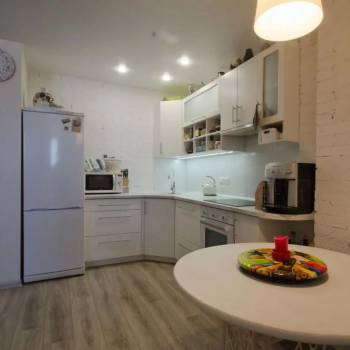 Продается 1-комнатная квартира, 42 м²