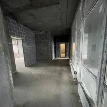 Продается 1-комнатная квартира, 250 м²
