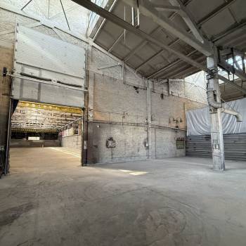 Сдается Нежилое помещение, 1800 м²