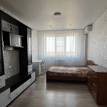 Продается 1-комнатная квартира, 42 м²